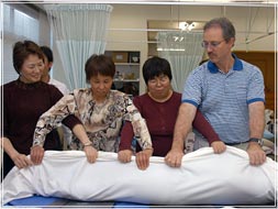 ベッドからストレッチャーへの移乗2
