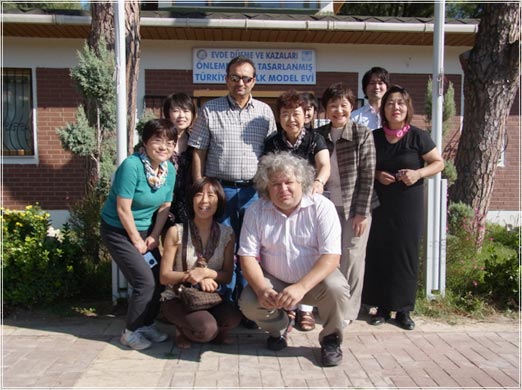 デイケアセンター前での記念写真